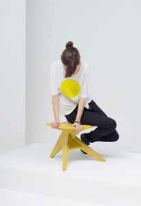 Hocker / originelles Design / aus Esche / für öffentliche Bereiche / Außenbereich