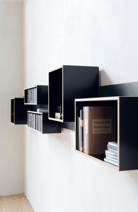 wandmontiertes Bücherregal 1