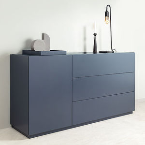 moderner Kleiderschrank