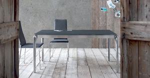 moderner Tisch 1