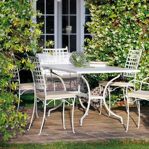 klassischer Gartenstuhl