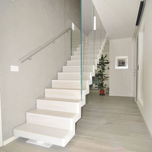 gerade Treppe