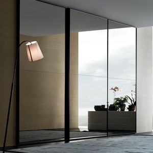moderner Kleiderschrank / lackiertes Holz / Glas / Schiebetüren