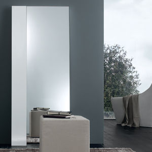 wandmontierter Spiegel / Stand / Schlafzimmer / modern