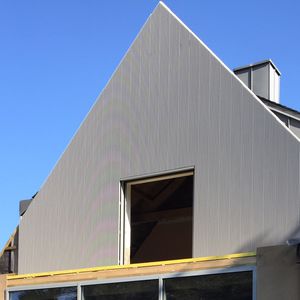Fassadenverkleidung aus Lamellen 1