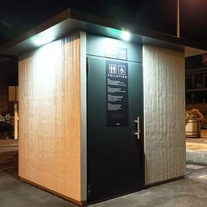 Öffentliche Toilette / smart