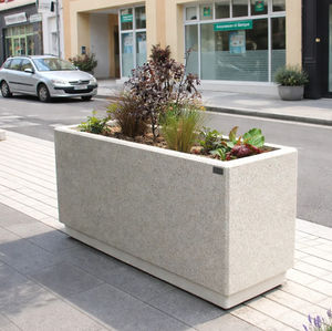 Beton-Pflanzkübel