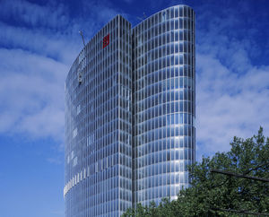 Hinterlüftete Fassade / Glas
