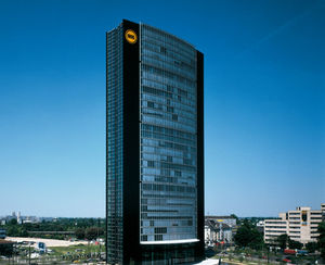 Hinterlüftete Fassade / Glas