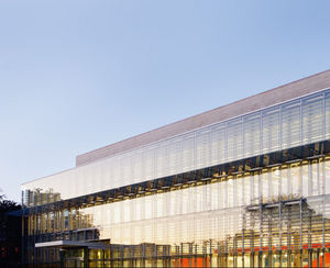 Vorhangfassade / freitragende Struktur