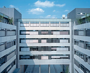 Vorhangfassade / freitragende Struktur
