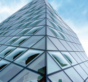 Vorhangfassade / freitragende Struktur
