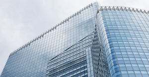 Vorhangfassade / freitragende Struktur