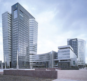Vorhangfassade / freitragende Struktur 1