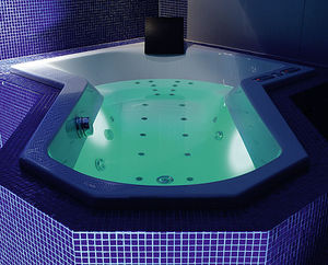 Badewanne für Eckeinbau