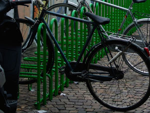Stahl-Fahrradständer / für öffentliche Bereiche / gesichert