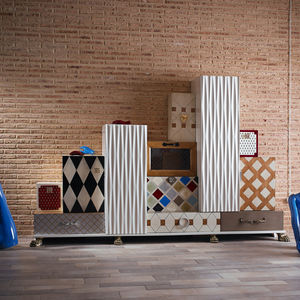 hohes Sideboard
