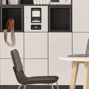 Holz-Garderobenschrank