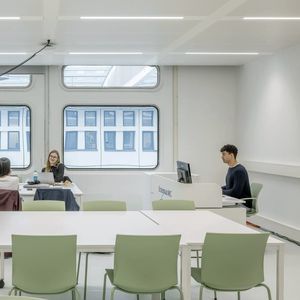 Unterrichtstisch / minimalistisches Design