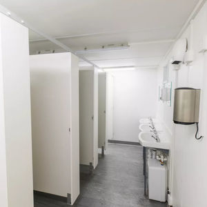 Containeranlage für sanitäre Anlagen