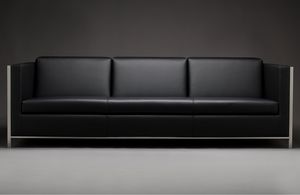 schwarzes Sofa