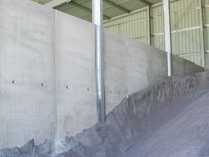Stahlbeton-Stützmauer 1