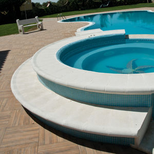 Beton-Poolumrandung 1