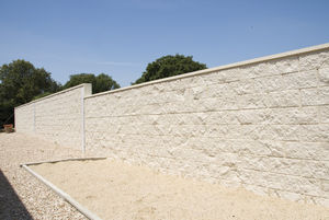 hohler Betonstein 1