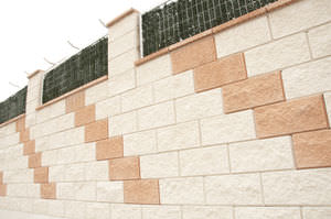 hohler Betonstein 1