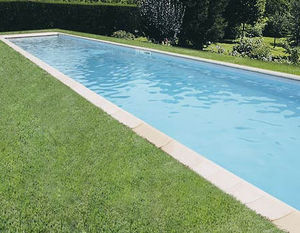 erdverlegtes Schwimmbecken