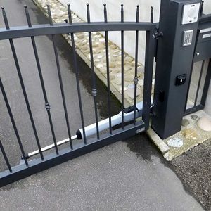 Stellantrieb für Flügeltore