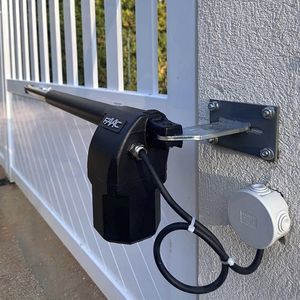 Stellantrieb für Flügeltore