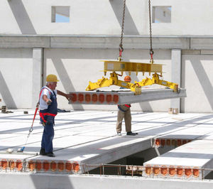 Betonbodenplatte / Spannbeton / mit Wabenstruktur