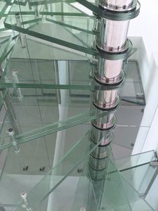 Treppe / abgewinkelte Spindeltreppe 1