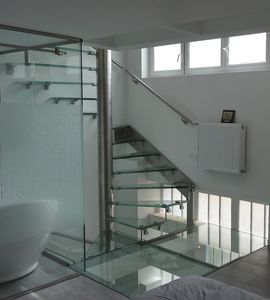Treppe / abgewinkelte Spindeltreppe 1