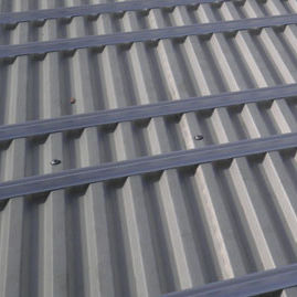 Dach / galvanisiertem Stahl
