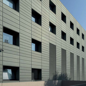 Hinterlüftete Fassade / aus Titanzink