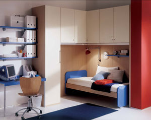 moderner Kleiderschrank