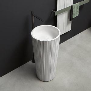 bodenstehendes Waschbecken 1
