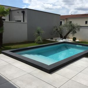 Beton-Poolumrandung