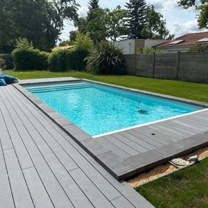 Beton-Poolumrandung