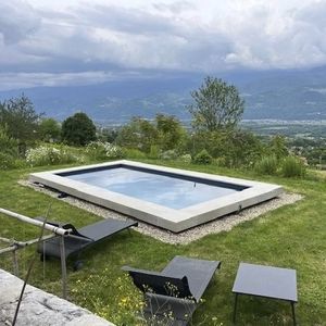 Beton-Poolumrandung