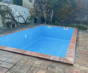 Beton-Poolumrandung