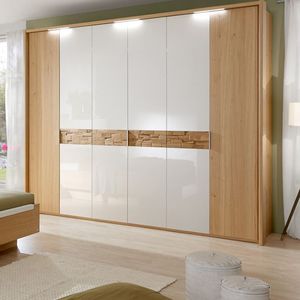 moderner Kleiderschrank