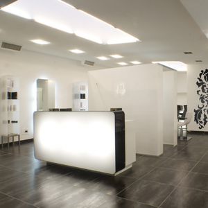Laminat-Empfangstheke / Plexiglas® / für Frisörsalon / beleuchtet