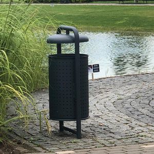 Park-Abfallbehälter / bodenstehend / verzinkter Stahl / pulverbeschichteter Stahl