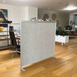selbsttragende Bürotrennwand 1