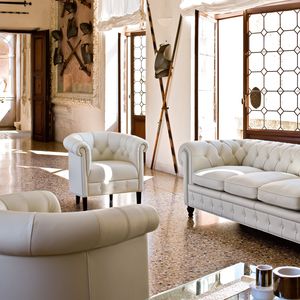 Chesterfield-Sofa / Leder / für Hotels / 3 Plätze