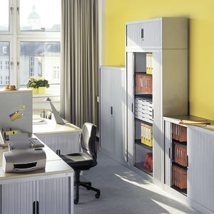 hoher Aktenschrank