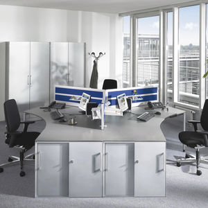 Schreibtisch für Open Space / Holz / modern / Objektmöbel